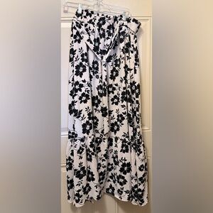 Cueply Maxi Skirt in Cream with Black Floral Print Size 3X